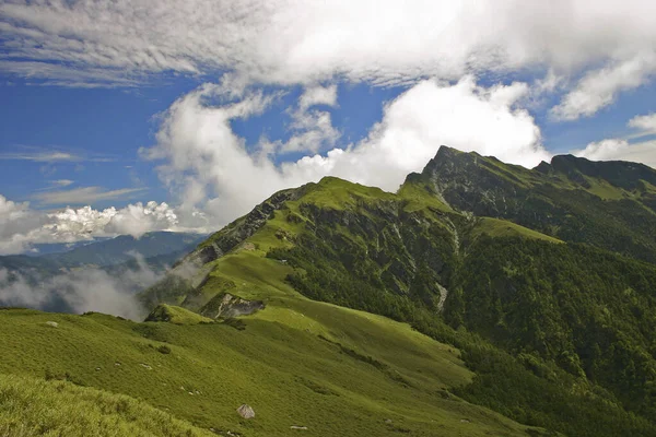 Qilai North Peak Mraky Tchaj Wan — Stock fotografie