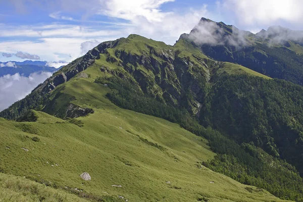 Qilai North Peak Mraky Tchaj Wan — Stock fotografie