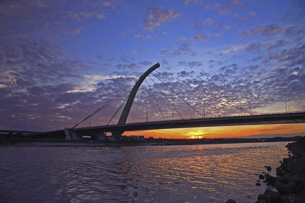 Puente Dazhi Atardecer Rojo — Foto de Stock