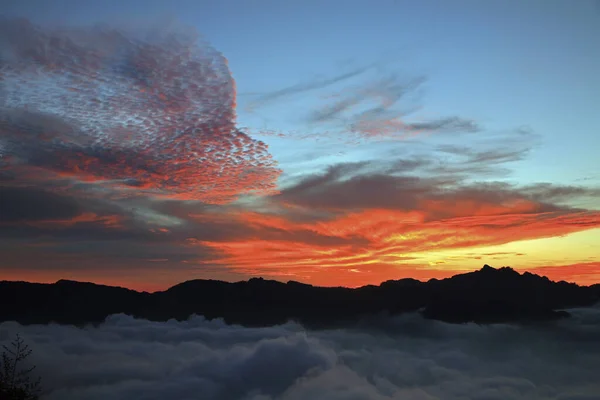 Taiwan Chiayi Xinzhongheng Autoroute Nuages Coucher Soleil — Photo