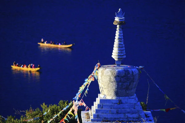 Yunnan Lijiang Lugu Lago Lige Torre Branca — Fotografia de Stock