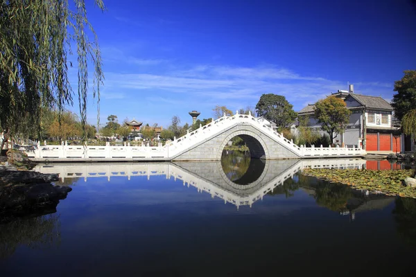 Wasserlandschaft Der Bogenbrücke Der Stadt Xizhou Dali Yunnan — Stockfoto