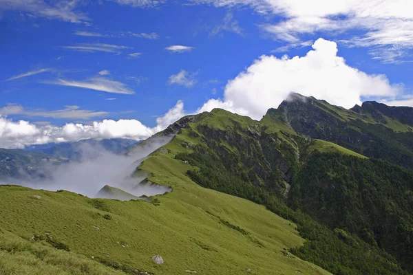 Qilai North Peak Mraky Tchaj Wan — Stock fotografie