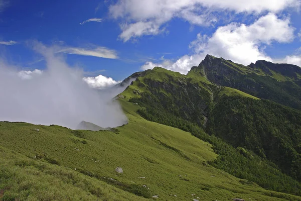 Qilai North Peak Mraky Tchaj Wan — Stock fotografie