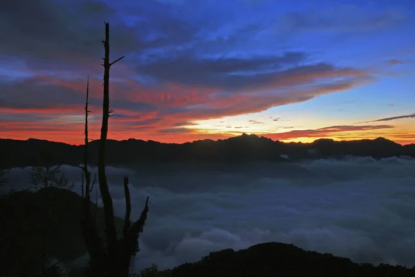 Тайвань Цзяи Синьчжунван Закат Красные Облака — стоковое фото