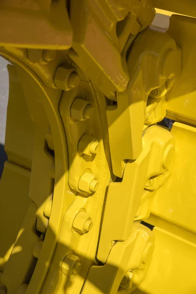 Teil Einer Gelben Großen Metallschiene Für Einen Traktor Oder Bagger — Stockfoto