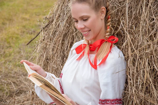 Beautiful Blonde Girl Slavic Dress Reads Book Haystack Autumn — Stock Photo, Image