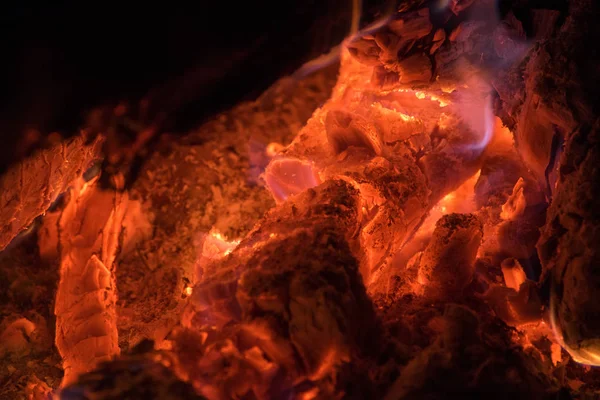Background of orange and red sparks from a campfire at night — Stock Photo, Image