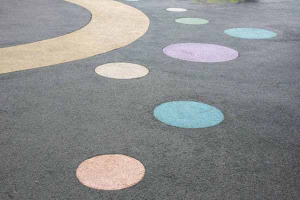 Revestimiento de suelo moderno para parques infantiles en la calle y para el deporte — Foto de Stock