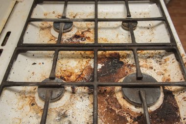 Pişirme sırasında kirli gaz soba lekeli