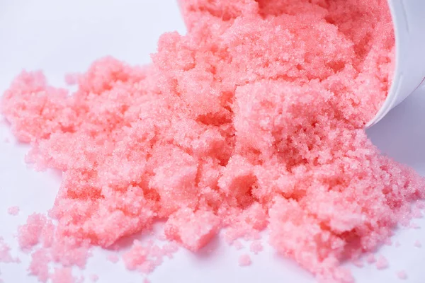 Pink sugar scrub with the smell of strawberries for the depilati — Stock Photo, Image