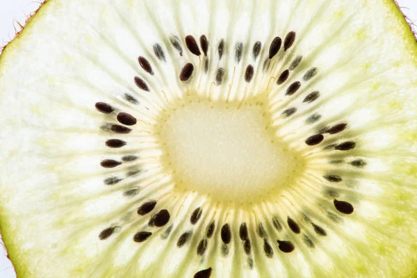 Макрофотография красивого вкусного киви, проскользнувшего по кругу — стоковое фото