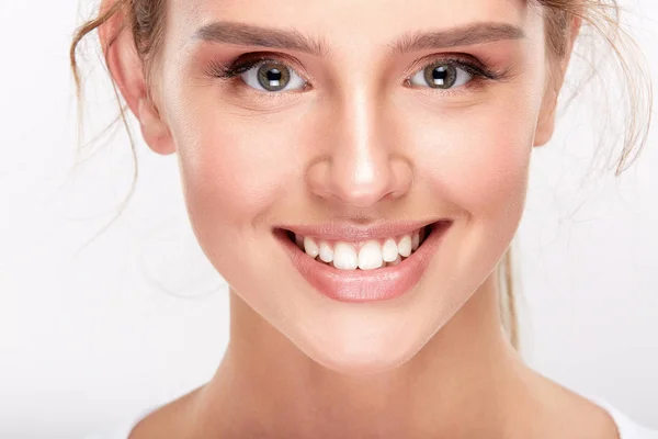 Piękna Kobieta Uśmiechający Się Białych Zębów Stomatologia Koncepcja — Zdjęcie stockowe