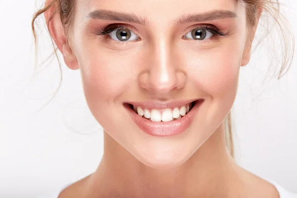 Hermosa Mujer Sonriente Con Dientes Blancos Concepto Odontología — Foto de Stock