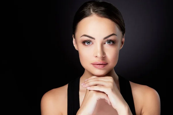 Conceito Beleza Cabeça Ombros Retrato Bela Jovem Mulher Contra Fundo — Fotografia de Stock