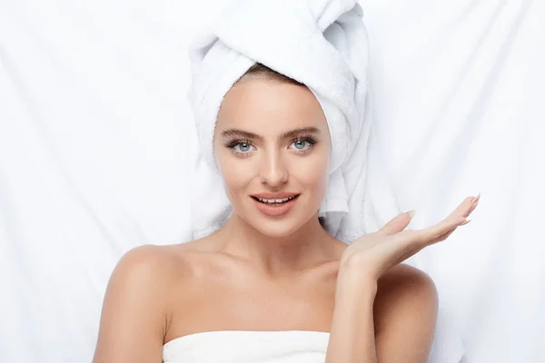 Beautiful Natural Young Woman Turban Towel Head Skin Care Hydrated — Stock Photo, Image