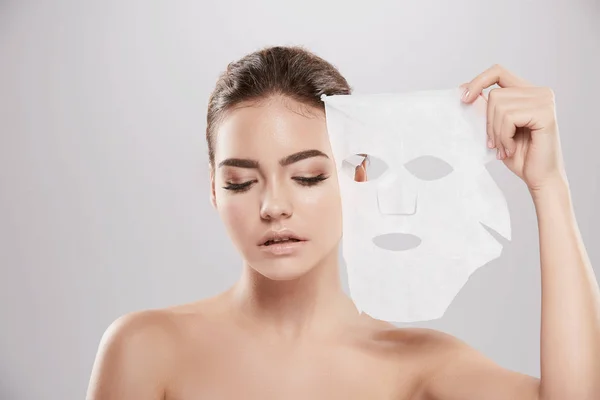 Beautiful Natural Young Woman Applying Facial Mask Skin Care Concept — Stock Photo, Image