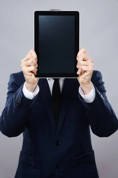 Affärsman Som Bär Kostym Visar Tabletpc Affärsidé — Stockfoto