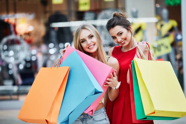 Happy Young Women Colorful Shopping Bags Shopping Mall — Stock Photo, Image