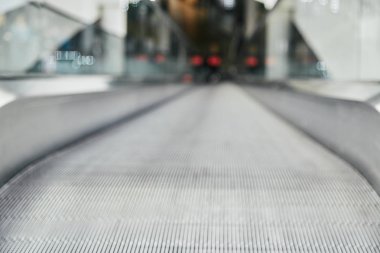 Asansör, alışveriş-alışveriş kavramı, alışveriş arka plan, bulanık fotoğraf pencere içindeki büyük şehir alışveriş merkezinde alışveriş merkezinde fotoğraf kapatmak.