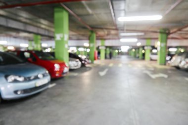 Otopark, şehir alışveriş merkezinde araba bulanık bakış
