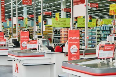 Alışveriş Merkezi içinde alışveriş-kavram pencere alışveriş büyük şehir merkezinde, bulanık fotoğraf