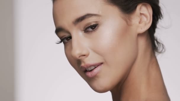 Close-up van portret van make-up model — Stockvideo