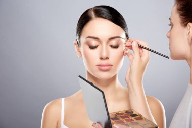 Stüdyo arka planda güzel kız