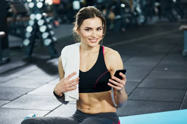 Deportista Tomando Selfie Smartphone Gimnasio — Foto de Stock