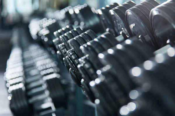 Vista Cerca Pesas Arregladas Gimnasio —  Fotos de Stock