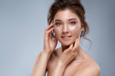 mükemmel cilt ve doğal çiçekler dokunmadan çekici modeli 