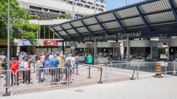 Toronto, Ontário, Canadá - 22 de junho de 2019: fila para Toronto Central Island — Vídeo de Stock