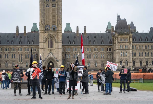 Ottawa, Ontario, Kanada - 29 Eylül 2019: Parliament Hill 'de Hong Kong demokrasi yanlısı grup