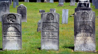 PIGEON HILL QUEBEC CANADA - 06 06 06 2020: Saint Armand Metodist Mezarlığı Rue Des Erables, Pigeon Hill, Quebec.