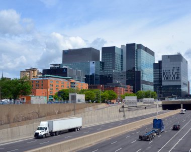MONTREAL CANADA - 06 01 2020: Yapım aşamasında olan Montreal 's Centre hastanesi (CHUM), veya Montreal Üniversitesi Hastane Merkezi