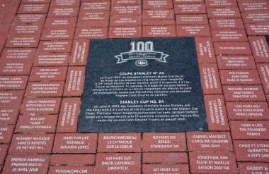 MONTREAL QUEBEC CANADA - 05: 20 2020: Centennial Plaza, Montreal Canadian Hokey Kulübü 'nün kuruluşunun 100. yıldönümü olan 4 Aralık 2008' de açıldı..