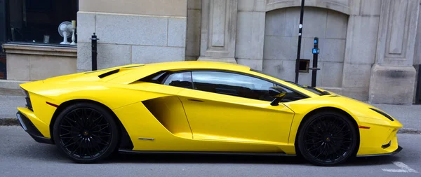 Luxury Yellow Car Montreal Canada — Stock Photo, Image