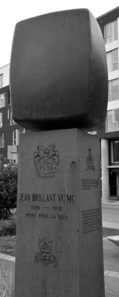 Montreal Quebec Canada 2020 这个纪念让 布里兰特中尉的纪念碑位于蒙特利尔的让 布里兰特公园 — 图库照片