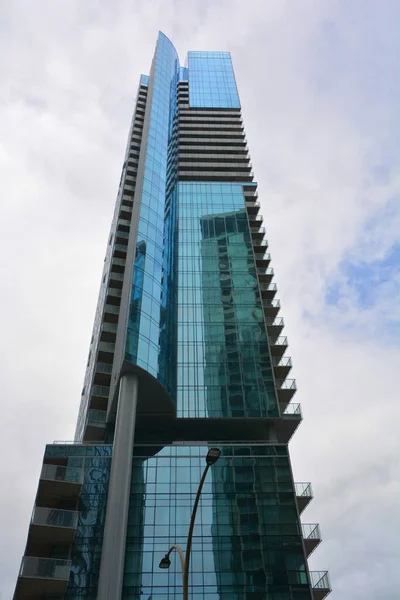 Monreal Quebec Canada 2020 Iconeは建築事務所Beique Legault Thuotによって設計された超高層ビル複合施設です 住宅地の複合施設でホテルスイートや高級マンションの商品です — ストック写真