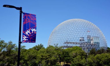 MONTREAL, CANADA - 06: 20 2020: Biyosfer Montreal 'de çevreye adanmış bir müzedir. 1967 Dünya Fuarı için ABD 'nin eski pavyonunda bulunan Parc Jean-Drapeau, Expo 67.
