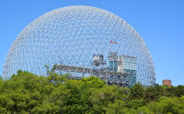 MONTREAL, CANADA - 06: 20 2020: Biyosfer Montreal 'de çevreye adanmış bir müzedir. 1967 Dünya Fuarı için ABD 'nin eski pavyonunda bulunan Parc Jean-Drapeau, Expo 67.