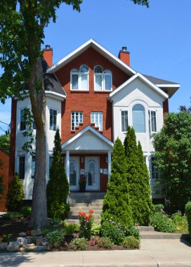 Küçük bir kasabada güzel bir ev 