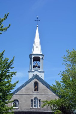 SAINTE-ANNE-DE-BELLEVUE QUEBEC CANADA - 07 11 2020: Sainte-Anne-du-Bout-de-IIIle cemaatinin bildirisi (bugün Sainte-Anne-de-Bellevue) 1703 yılında kuruldu..
