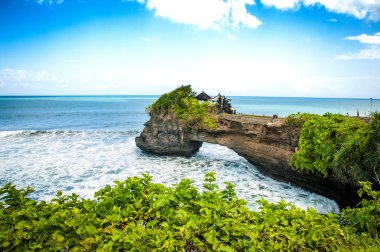 Güzel okyanus manzaralı. Deniz ve kayalar. Okyanus ve kayalar. Cape.