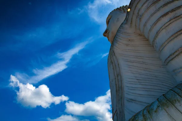 Gökyüzü üzerinde Big Buddha
