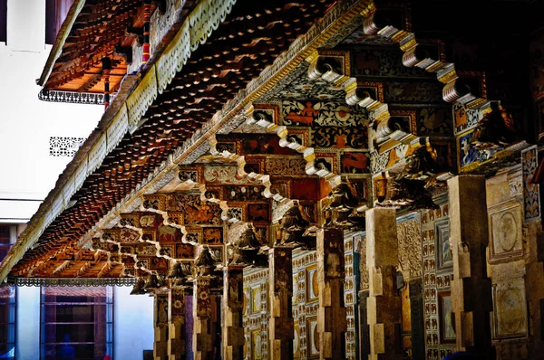 Çin Tapınağı portre. Buddha Tapınağı. Cennet Tapınağı.