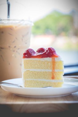 Vişne şurubu ile sünger kek. Vişneli kek barış i ile hizmet