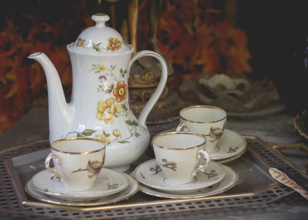 Tetera con taza. Tetera de lujo en estilo vintage . — Foto de Stock