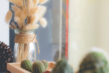 Vazoda kurutulmuş çiçek, vazoda kurutulmuş çiçek buketi. Kurutulmuş fl