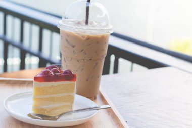 Vişne şurubu ile sünger kek. Vişneli kek barış i ile hizmet